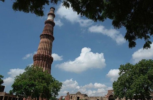 QutubMinar Top 10 Tourist Destinations in India