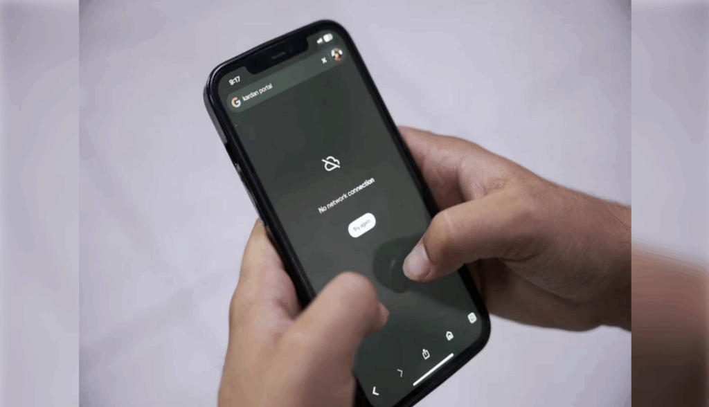 Smartphone Project में छह साल की देरी, सरकार ने दो IAS अफसरों को किया सस्पेंड