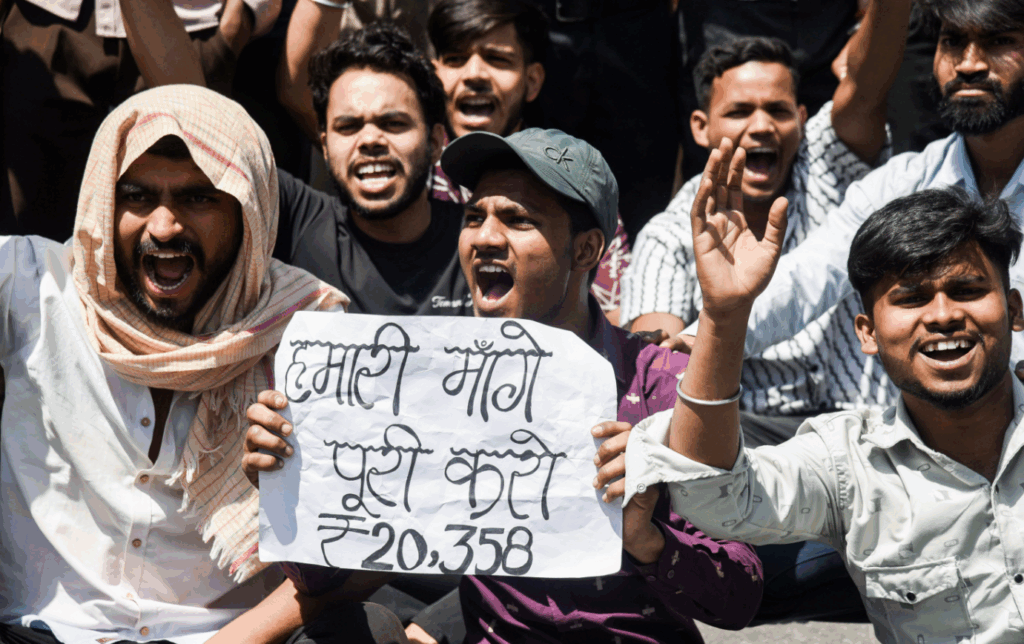 UP में बड़ा फैसला! मजदूरों के विरोध के बाद Minimum Wage में 21% तक बढ़ोतरी