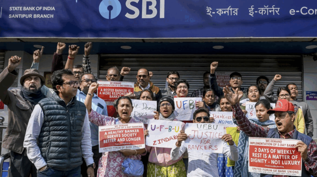 Bank Customers के लिए अलर्ट! SBI कर्मचारी 2 दिन की हड़ताल पर, यहां पढ़े वजह