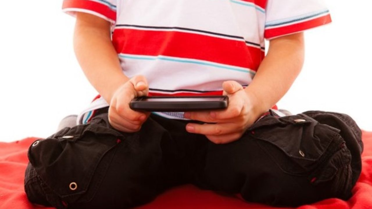 Indian Children Aged 9-13 Years Are Spending 90+ Hours On Social Media, Internet Every Month!