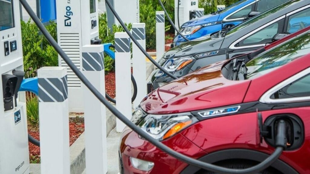 Boom In Electric Vehicle Sales In India: 800% Increase In EV Sales Reported In 3 Years