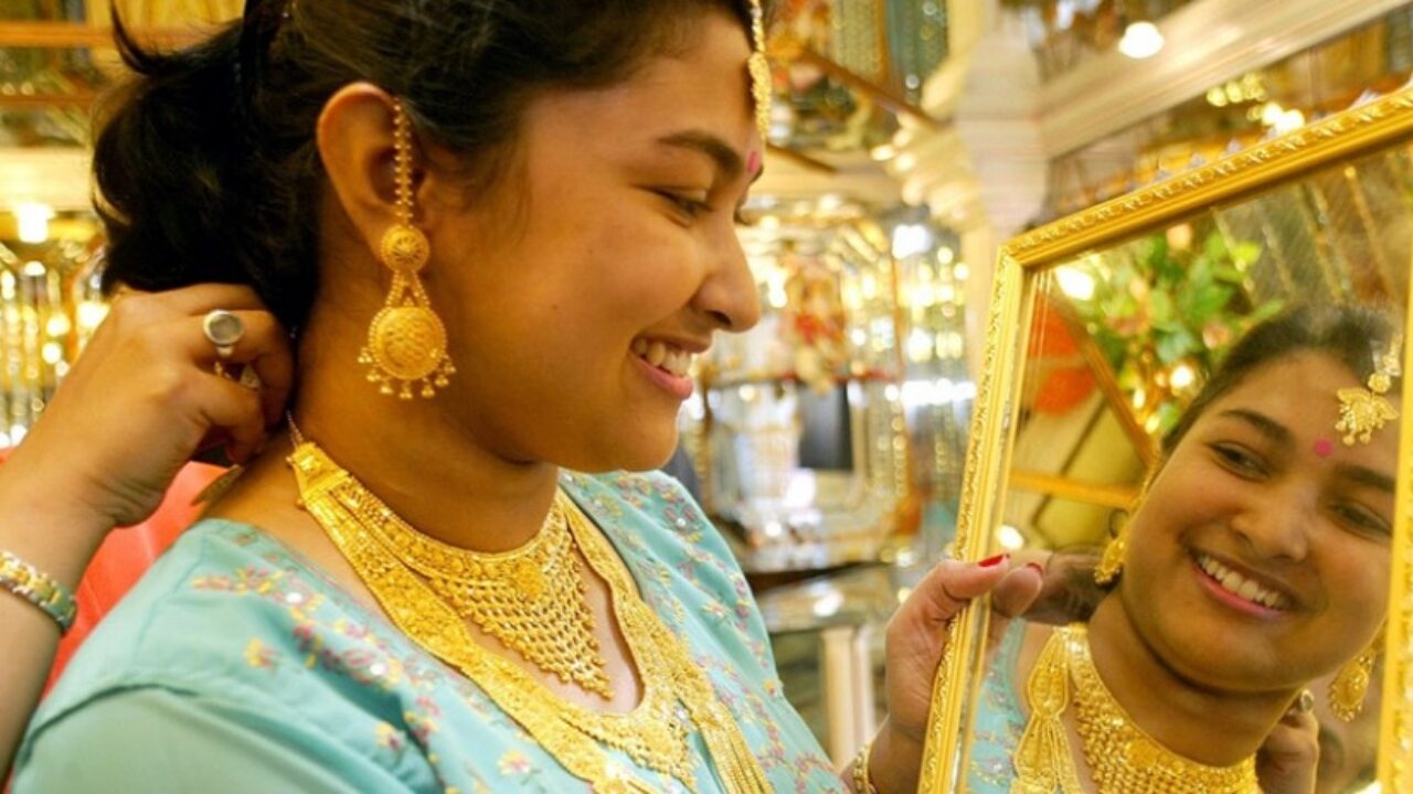 Indian Bribes Buy 25% Of All Gold Sold Across The World! India Declared World's 2nd Biggest Gold Market