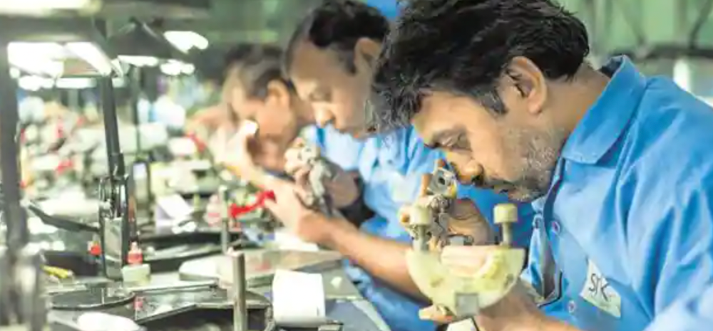 Surat's Diamond Industry Fires 2000 Employees: China Is One Of The Reasons?