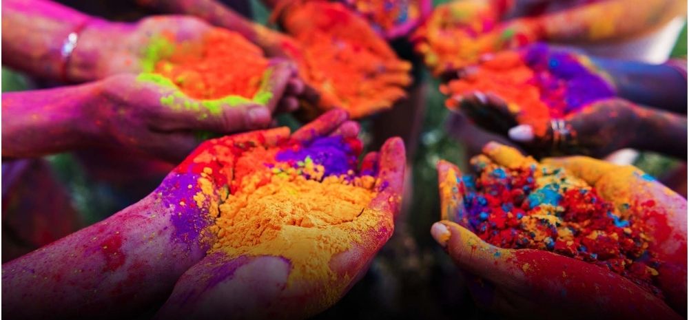 Top 5 Startups That Can Instantly Brighten Up Your Holi Celebrations!