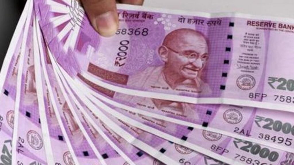 76% Of Rs 2000 Currency Back With The Banks: Indians Deposit Rs 2.7 Lakh Crore Of Rs 2000 Notes 