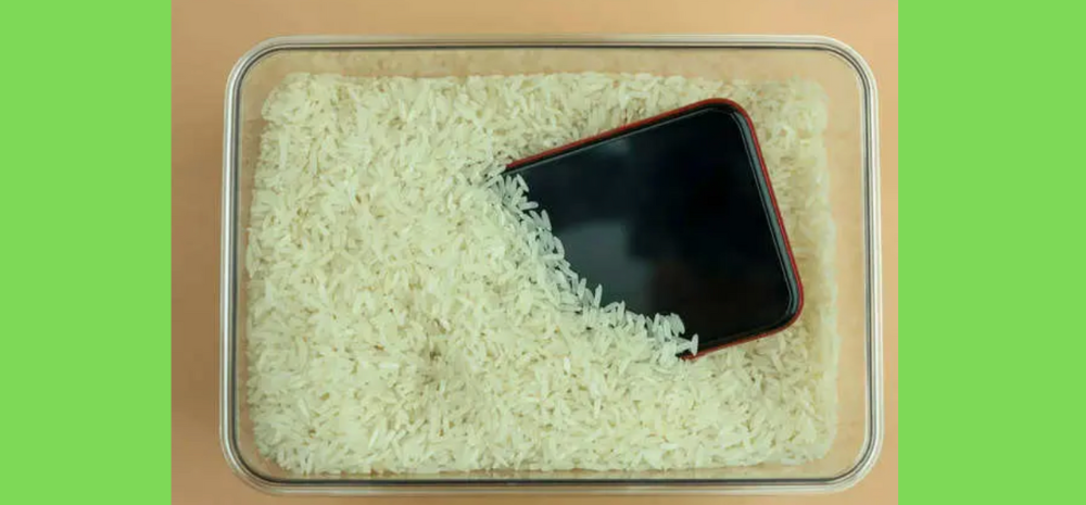 Please Don't Dry Your iPhone Inside Rice Bowl, Requests Apple (Instead, Do This..)
