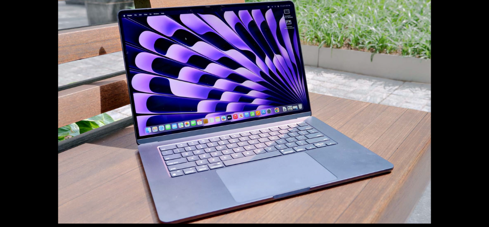 Apple's New M3 Chip Powered MacBook Is 13 Times Faster Than Intel Based MacBook!