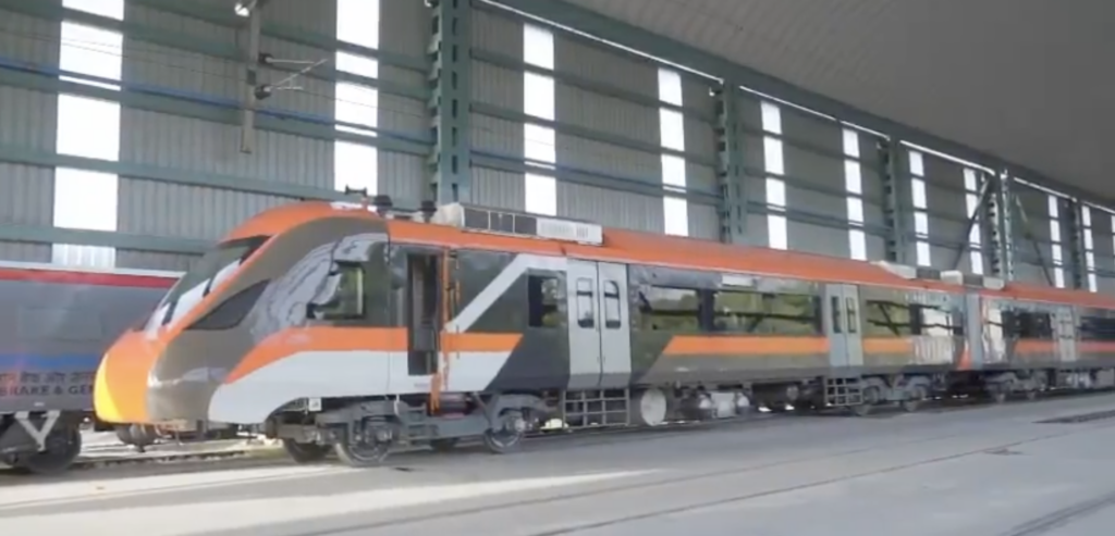 1st Look Of Vande Metro Train Is Out: Watch Video! (Upto 250 Km/hr ...