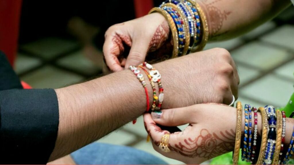 Indians Bought 700 Rakhis/Minute; One User Bought Rs 11,000 Worth Of Gifts For Sister