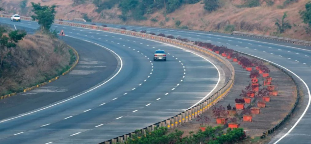 Govt Launches 'Hamsafar' Policy For Highways: Toilets, Rooms, Parking To Be Provided For All