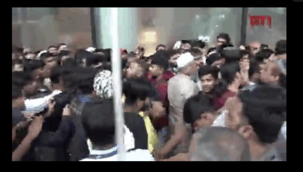 Fight Breaks Out During iPhone 17 Launch In Mumbai: Watch Shocking Video