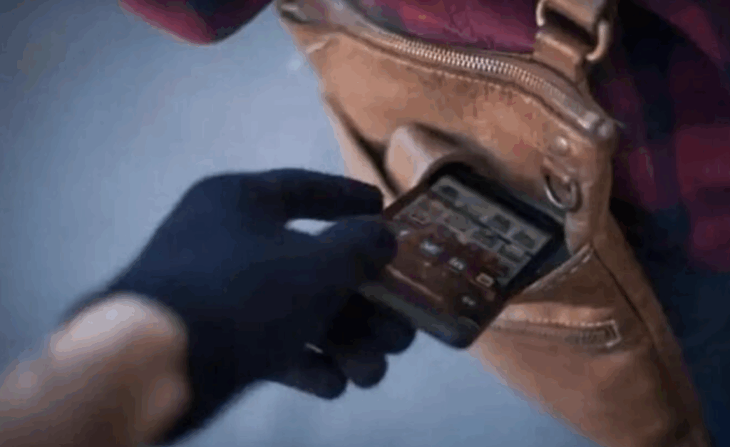 Anti-Theft Apps Can Click Picture Of Phone Thief & Send To User