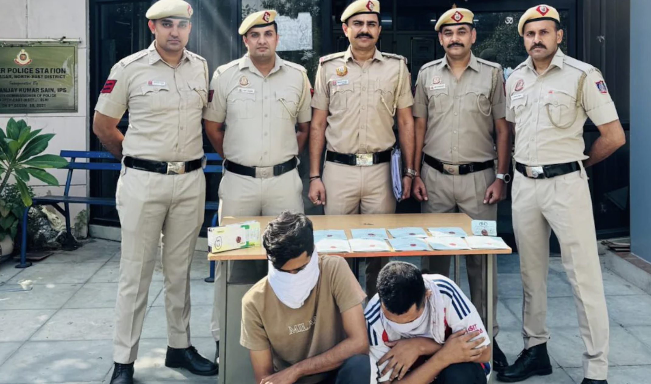 Delhi Gangs Steals Rs 150 Crore Using 'Money Heist' Concept