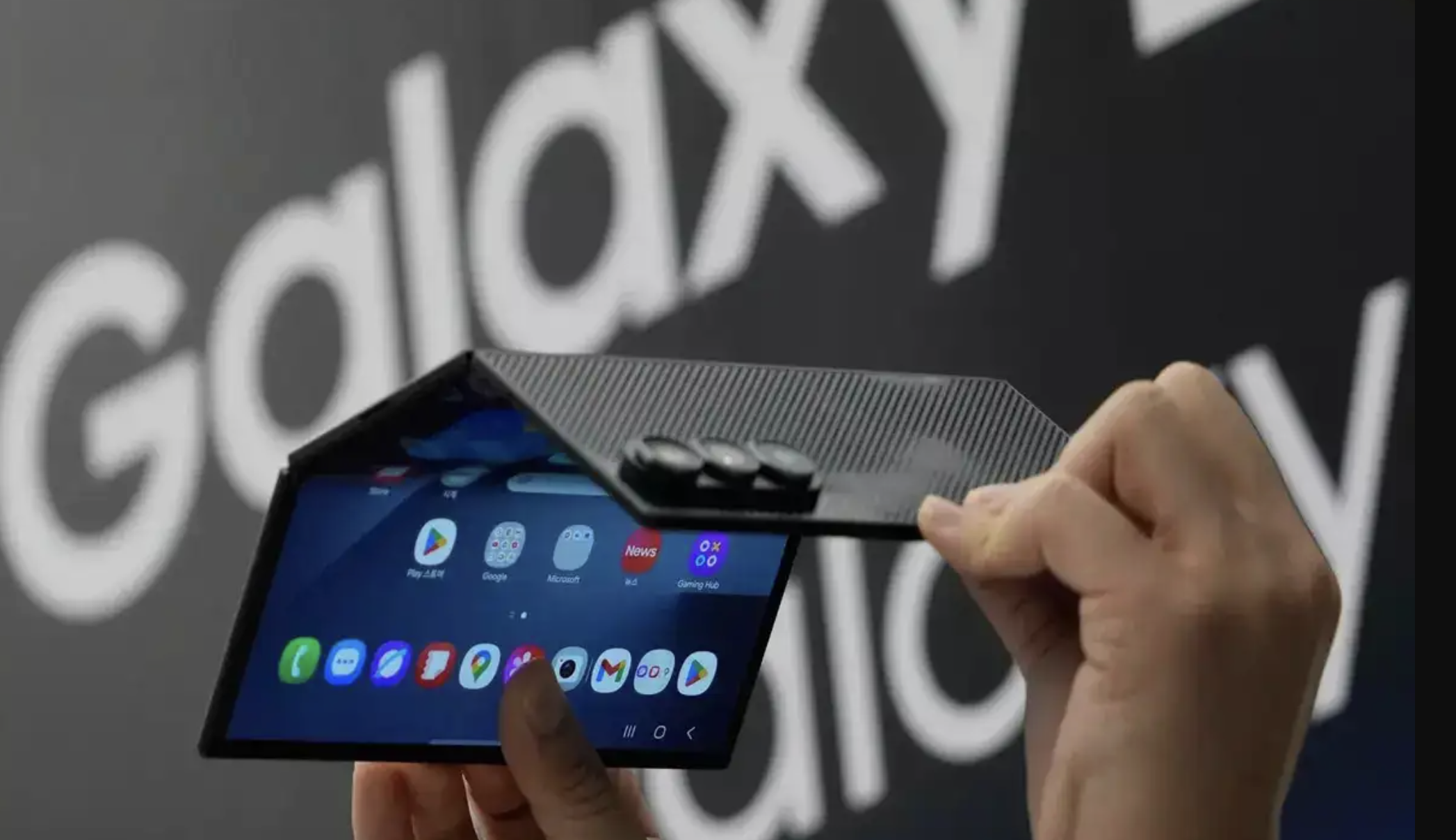 Instead Of Samsung Galaxy Z Tri Fold, One Can Buy Entire Apple Ecosystem!