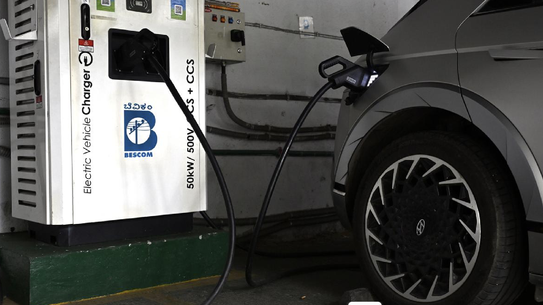 Delhi Needs 36,000 EV Charging Points, But Has Only 9000