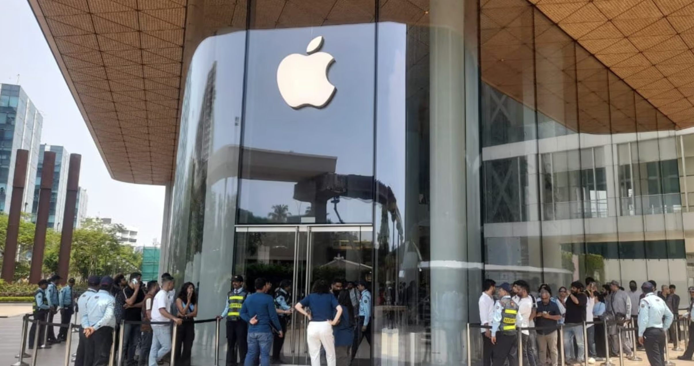 Apple's 6th Store To Open In Hyderabad: Hiring Starts For Store Employees