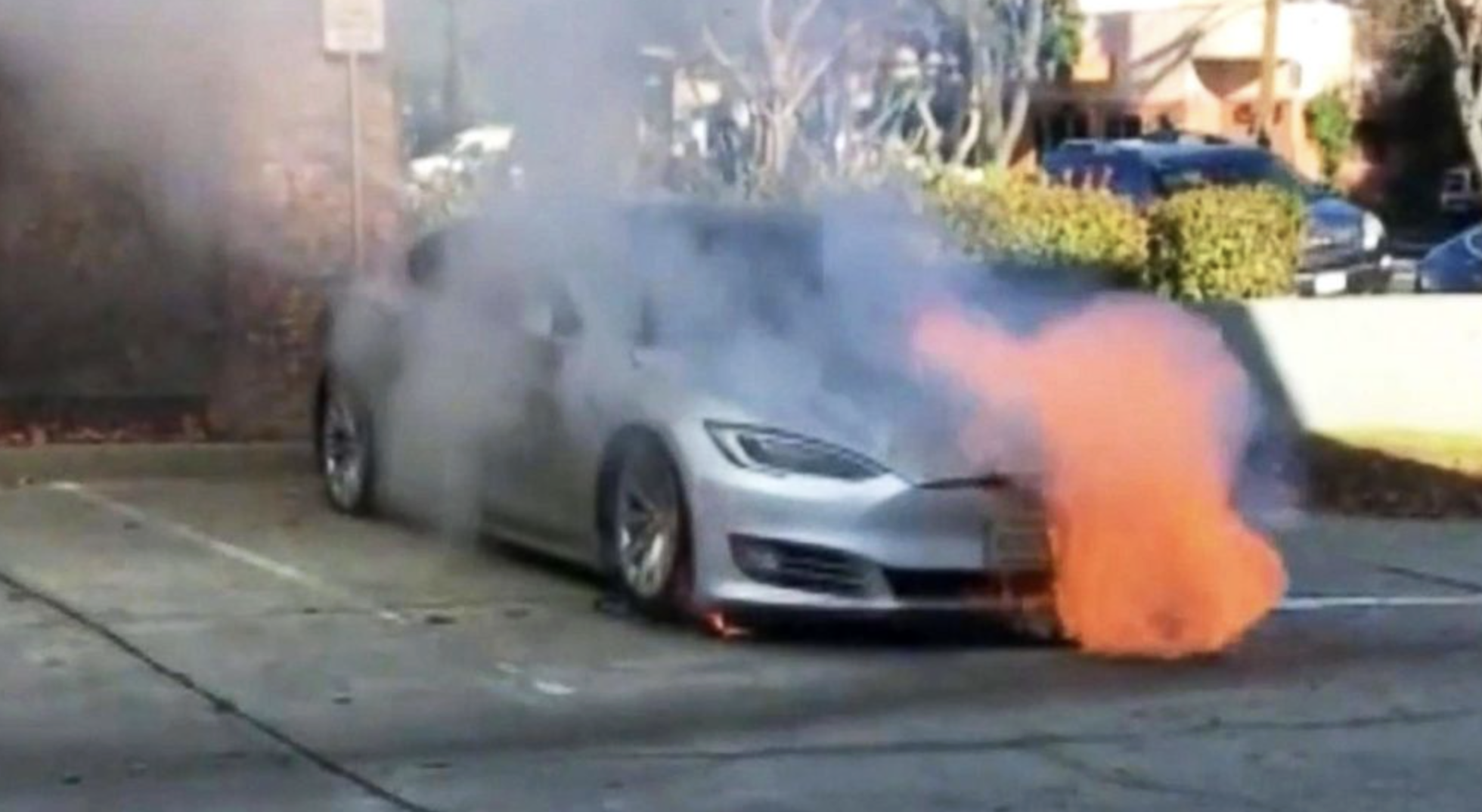 Trapped Tesla Driver Died In A Burning Car, Called 911 In A Desperate Attempt