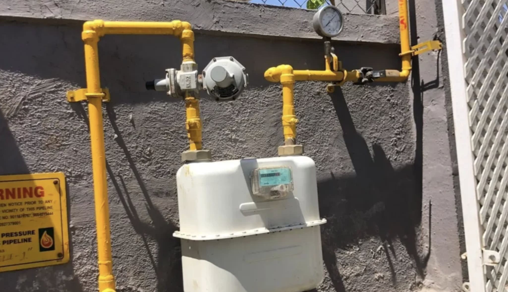 Commercial Piped Gas Connections Increase 120% In Pune Amidst LPG Shortage