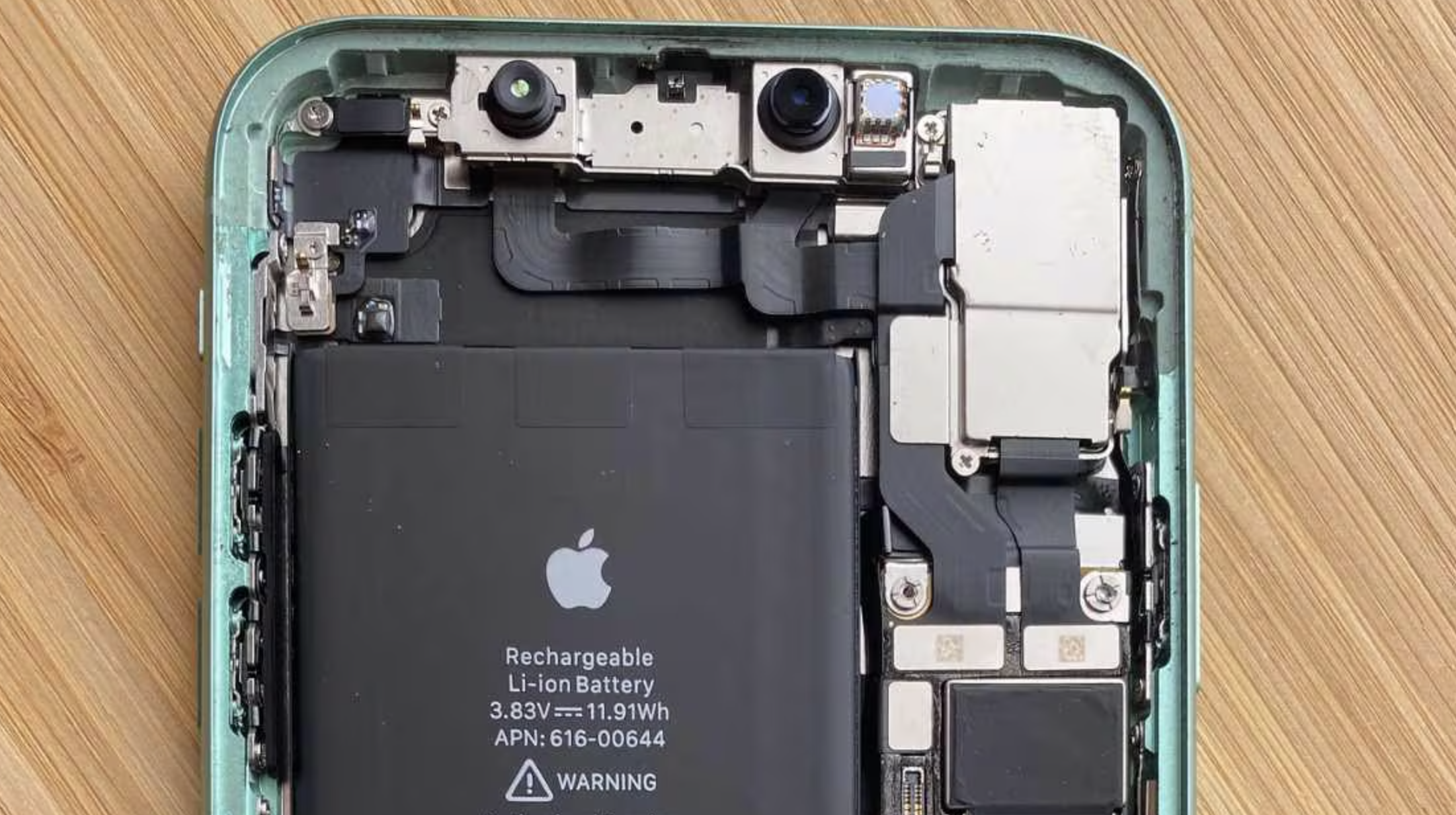 EU Rule Mandates User Replacable Batteries For All Smartphones By 2027