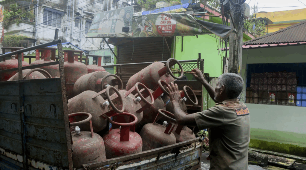 Every Home In India Should Only Have 1 Gas Connection: Either LPG or PNG