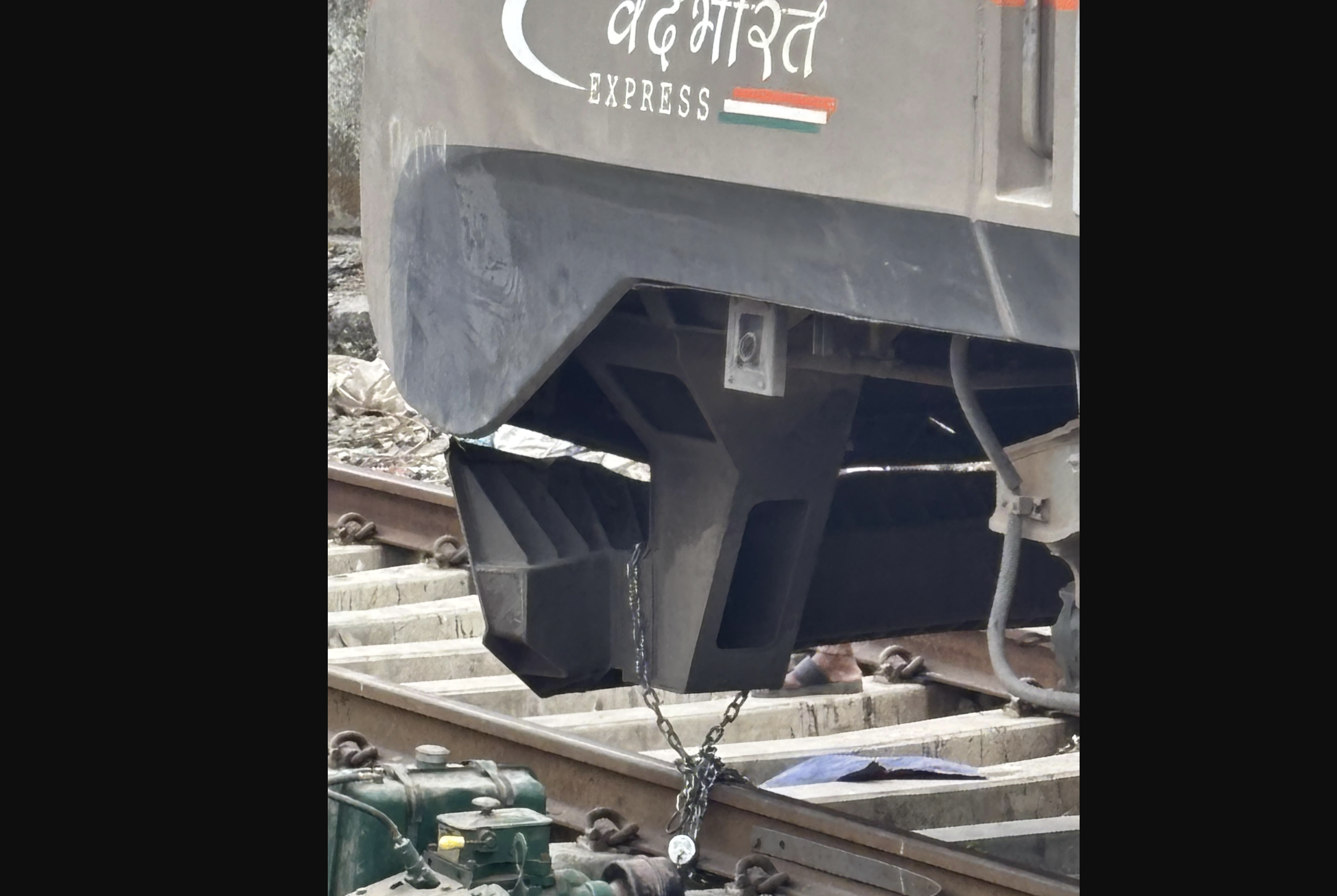 Rs 115 Cr Vande Bharat Protected By Rs 100 Chain: Pic Goes Viral On Reddit (Explanation Inside)