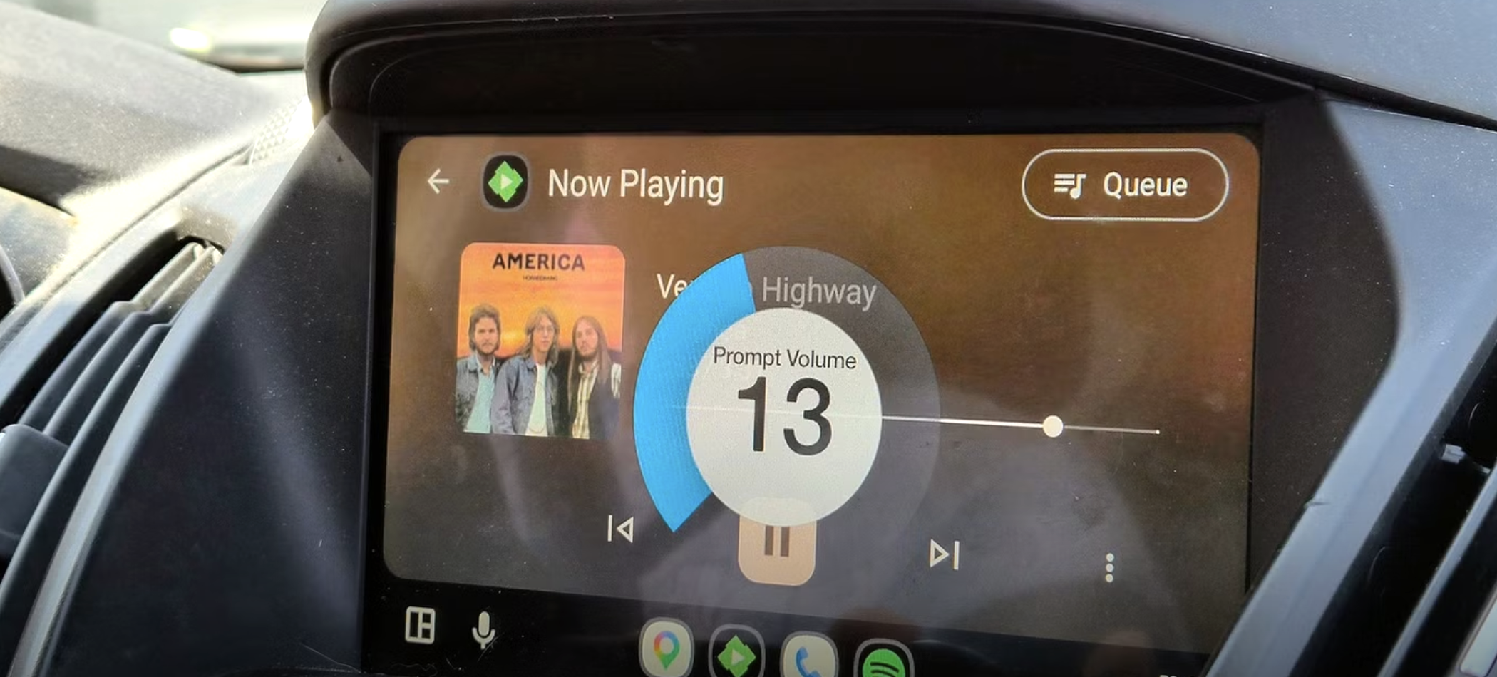 Blogger Finds Wired USB Cable Better Than Wireless Android Auto