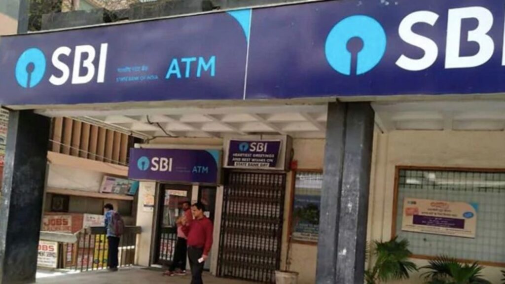SBI Will Charge Rs 15 For ATM Cash Withdrawal After 4 Free Withdrawls 