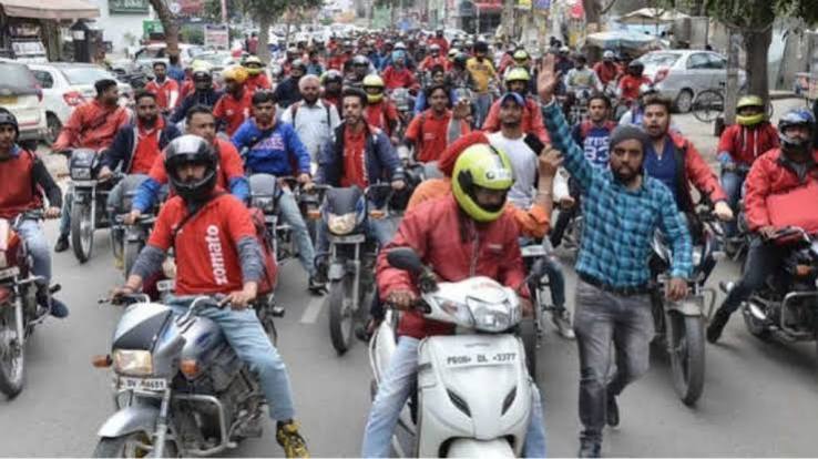 Swiggy, Zomato, Amazon Delivery Riders May Come Under Maharashtra’s Bike-Taxi Rules
