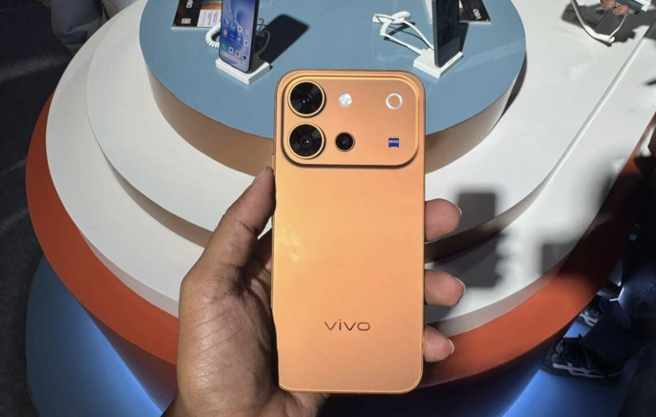 Vivo V80 Launched With 7,200mAh Battery, 144Hz Display and 50MP Zeiss Cameras