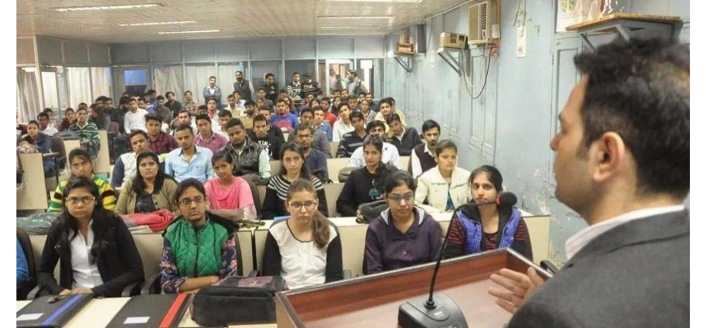 Students will decide their teachers' promotion in India