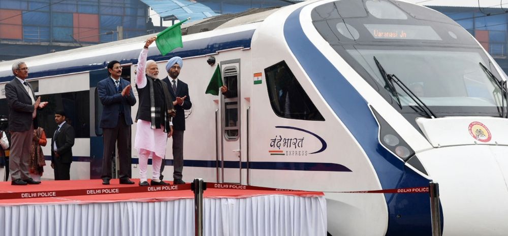 PM Modi inaugurating Vande Bharat Express