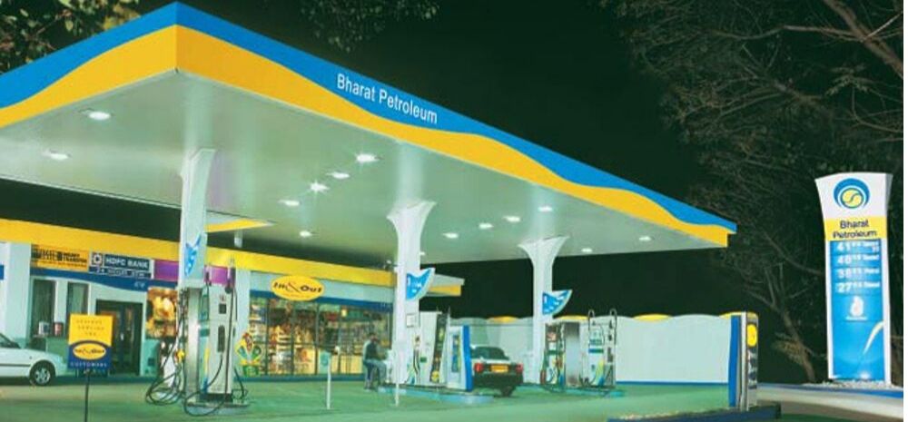 Govt Will Sell Bharat Petroleum To Private Firms; Employee Unions Up In Arms Against This Mega Disinvestment Drive