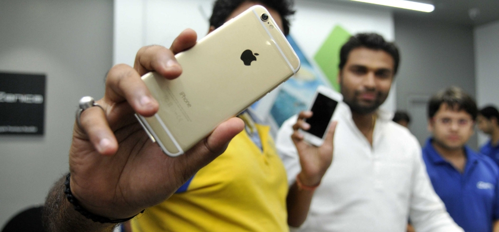 Apple Aims 100% Wireless iPhones