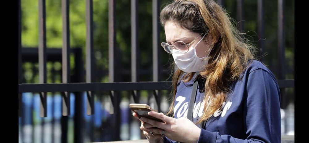 Warning! Your Phone's Screen Can Host Coronavirus For A Week; How To Clean Your Phone?
