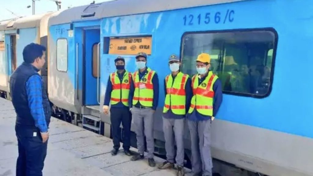 #Coronavirus: Indian Railways Will Give 100% Refund On Cancelled Tickets; Mumbai Shuts Down Local Trains?
