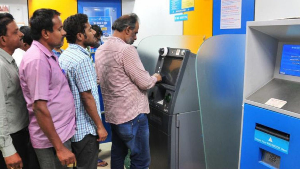 #Coronavirus Panic: Cash Withdrawal Increased By 4-Times In March As Indians Hoarded Cash

