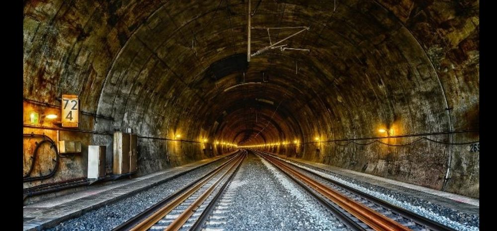 Indian Railways Is Making World's First Electrified Rail Tunnel; Trains Will Run At 100 Kmph Speed In Tunnel! (Image for representational purpose. Not the actual tunnel!)