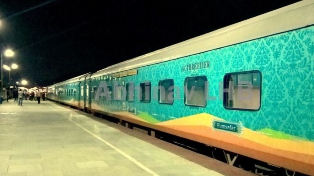  From today, the Gati Shakti superfast special train will run between Anand Vihar Terminal and Patna Junction on Indian Railways!