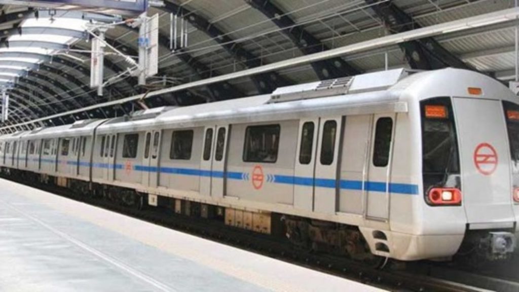 Travel Delhi Metro Without Smartcard! Pay Using Debit/Credit Card For Hassle-free Travel