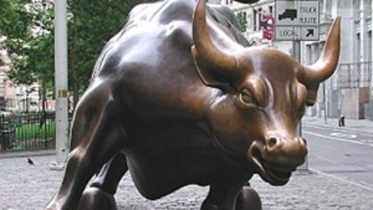 Statue of a bull in a city