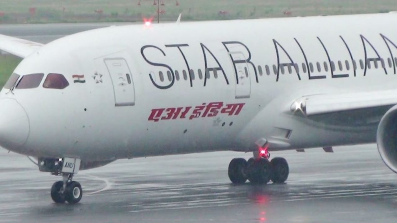 Star Alliance branded aircraft on tarmac