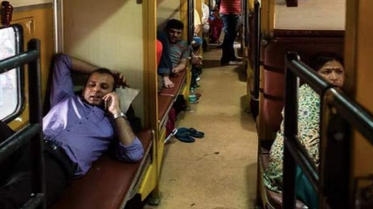 Rail Passengers Will Pay Extra For Extra Luggage: Only 40Kgs Allowed In Sleeper, 50Kgs In AC Coach!