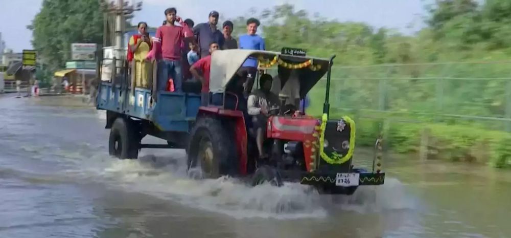 Believe It Not, But Bengaluru IT Employees Are Using Tractor To Reach Offices! (Watch Video)