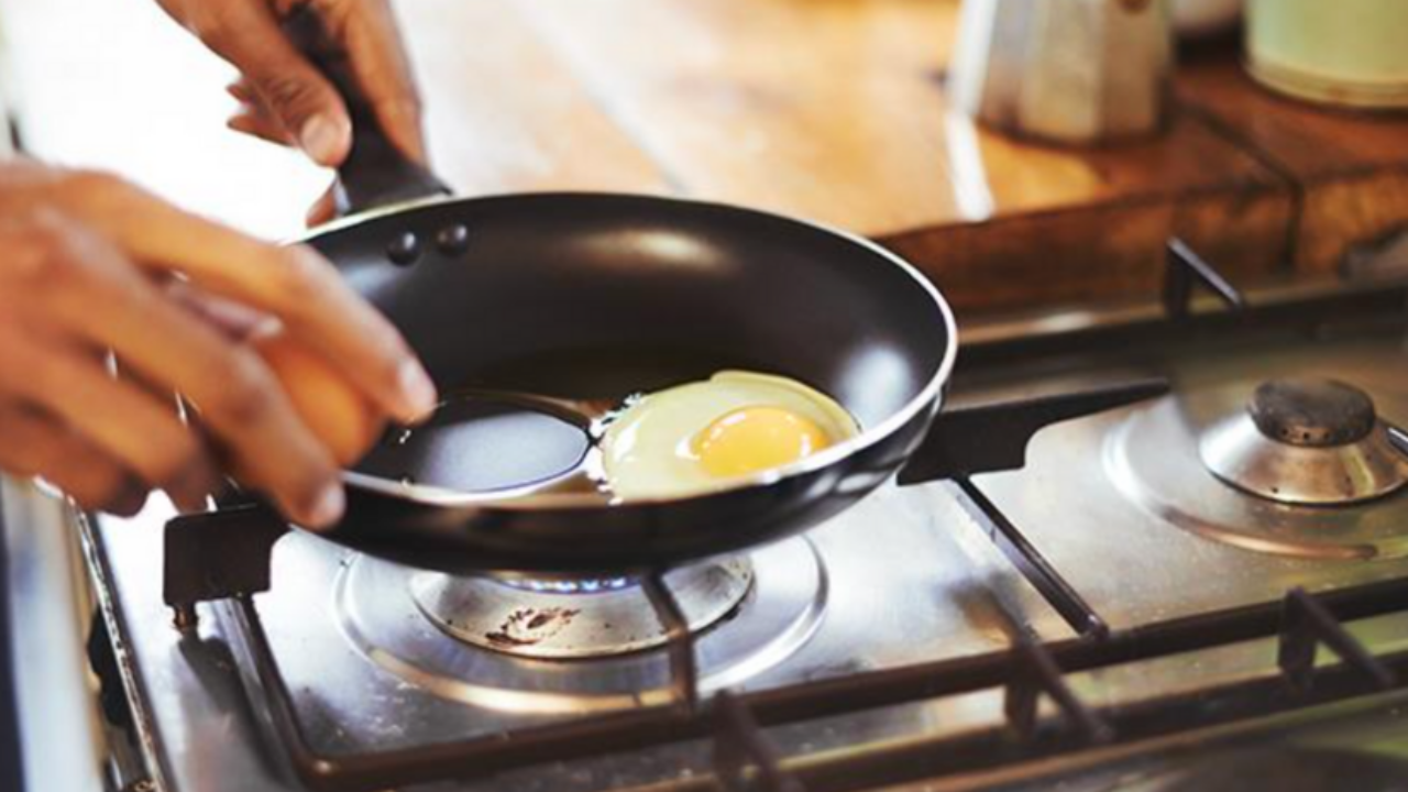 One Scratch on a Nonstick Pan Can Release 9,100 Plastic Particles, New  Study Finds